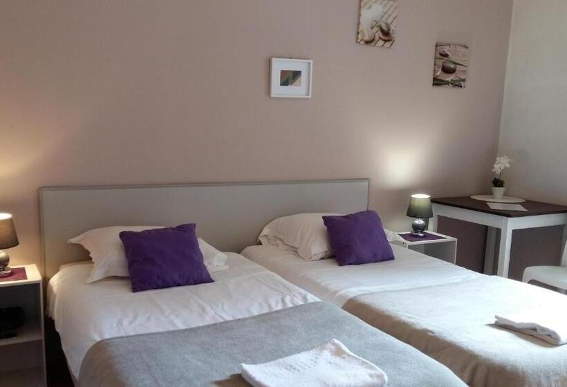 Номер Стандарт Вид на Бассейн, Hôtel La Gravenne