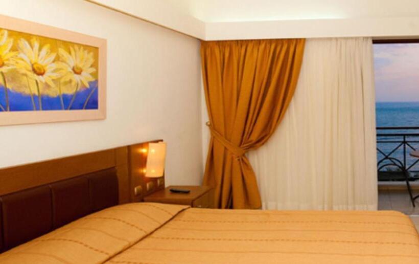 اتاق استاندارد چهار تخته با چشم‌انداز دریا, Pheia, Vriniotis Resorts