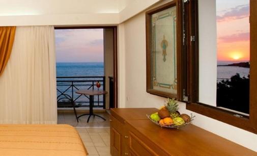 اتاق استاندارد چهار تخته با چشم‌انداز دریا, Pheia, Vriniotis Resorts