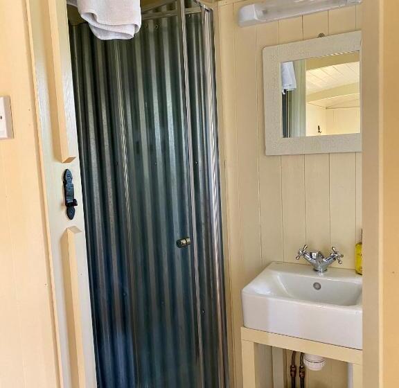 استودیو استاندارد با چشم‌انداز باغ, Fourwinds B&b