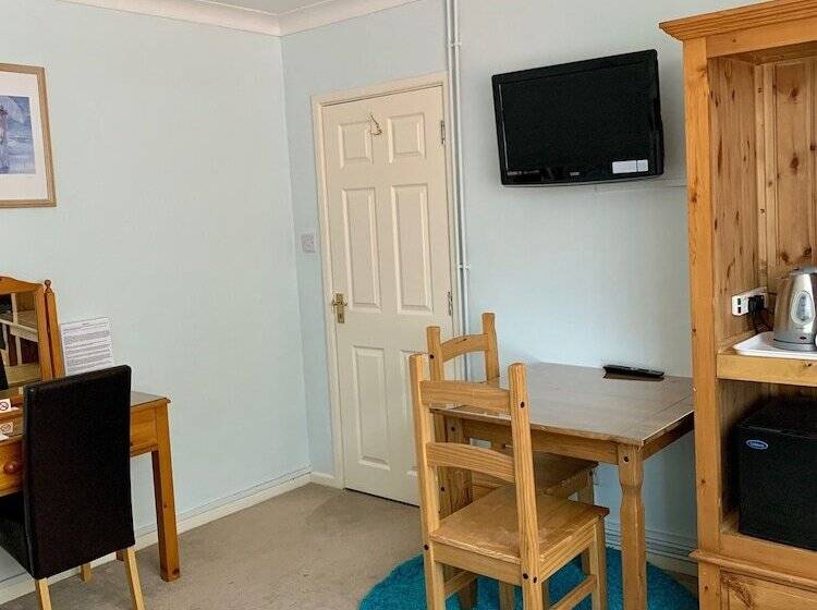 اتاق استاندارد سه نفره, Fourwinds B&b