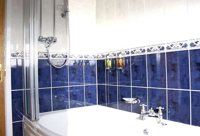 اتاق استاندارد سه نفره, Fourwinds B&b