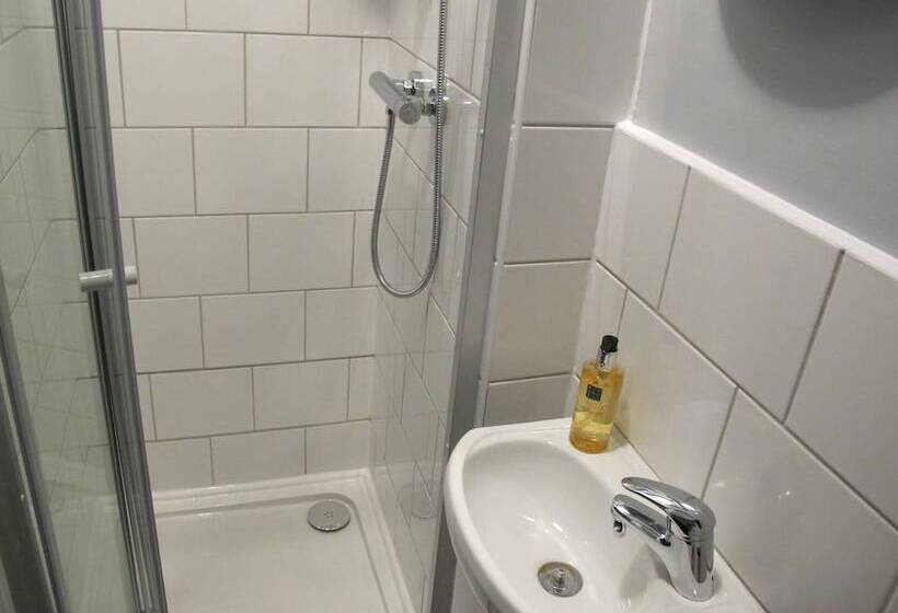 Номер Стандарт, Stone S Throw Guesthouse
