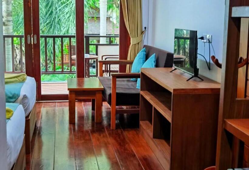 Номер Стандарт с Балконом, Phuket Meet Holiday Hotel Rawai 普吉岛相遇花园度假酒店 拉威店