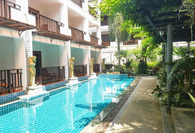 Трехместный Номер Стандарт Вид на Бассейн, Phuket Meet Holiday Hotel Rawai 普吉岛相遇花园度假酒店 拉威店