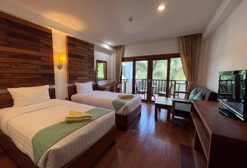 Номер Стандарт с Балконом, Phuket Meet Holiday Hotel Rawai 普吉岛相遇花园度假酒店 拉威店