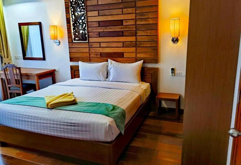 Трехместный Номер Стандарт Вид на Бассейн, Phuket Meet Holiday Hotel Rawai 普吉岛相遇花园度假酒店 拉威店