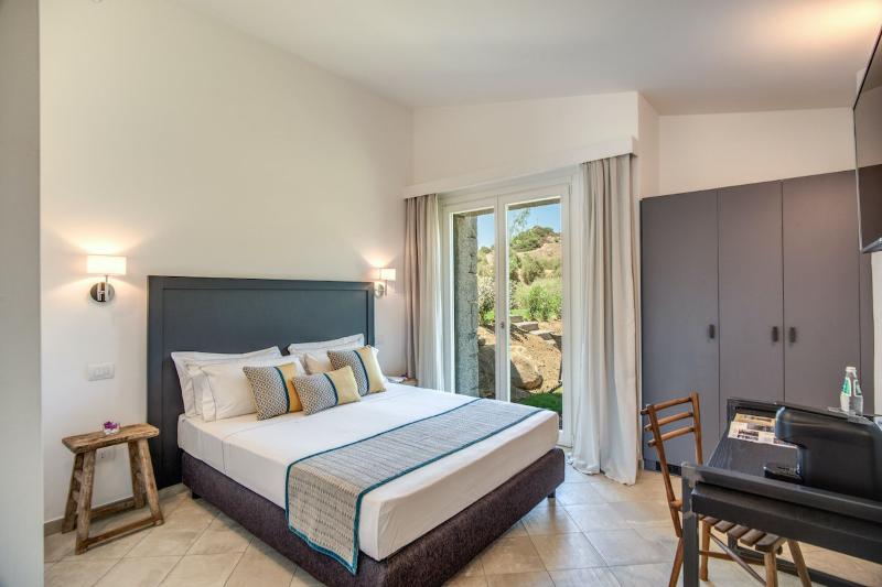 Люкс Кровать Кинг, Cala Sinzias Resort