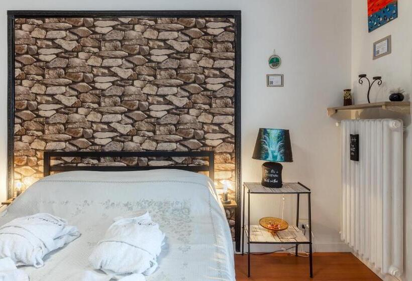 اتاق لوکس با بالکن, Hostel Art