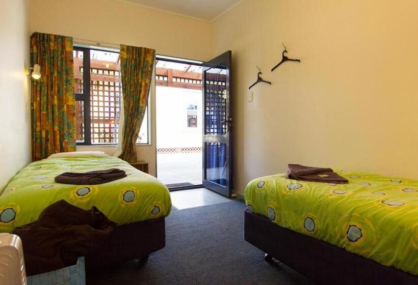 Номер Стандарт, Sequoia Lodge Backpackers