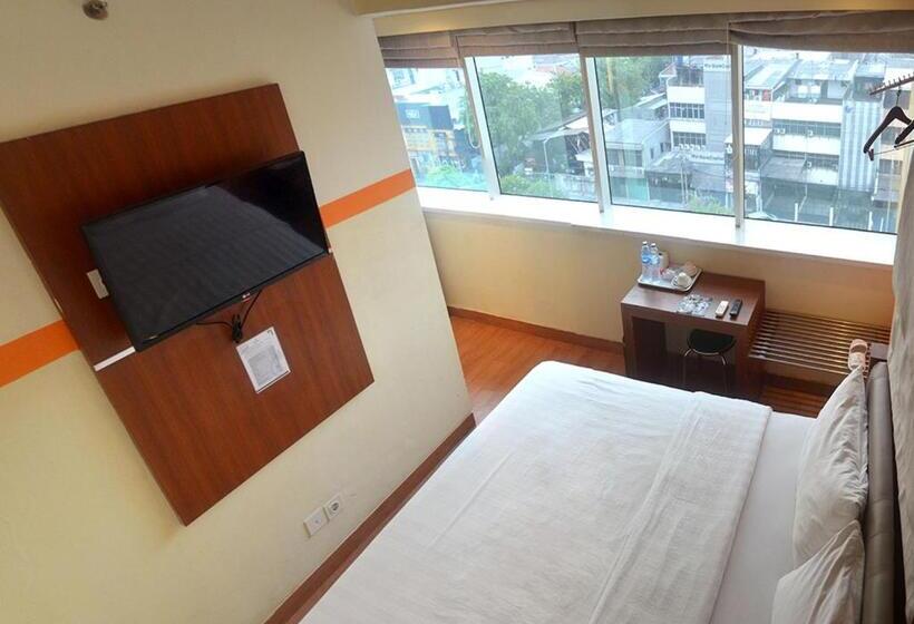 Номер Deluxe, World Hotel Jakarta   Bandengan