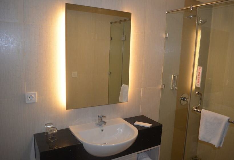 Номер Deluxe, World Hotel Jakarta   Bandengan