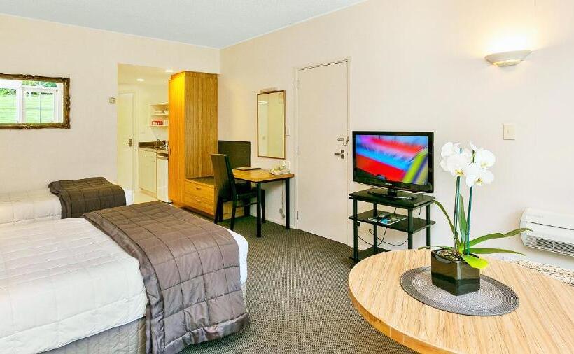 스탠다드 스튜디오, Wallaceville Motor Lodge