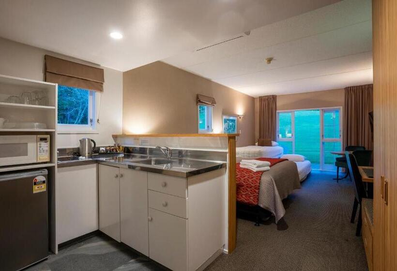 스탠다드 스튜디오, Wallaceville Motor Lodge