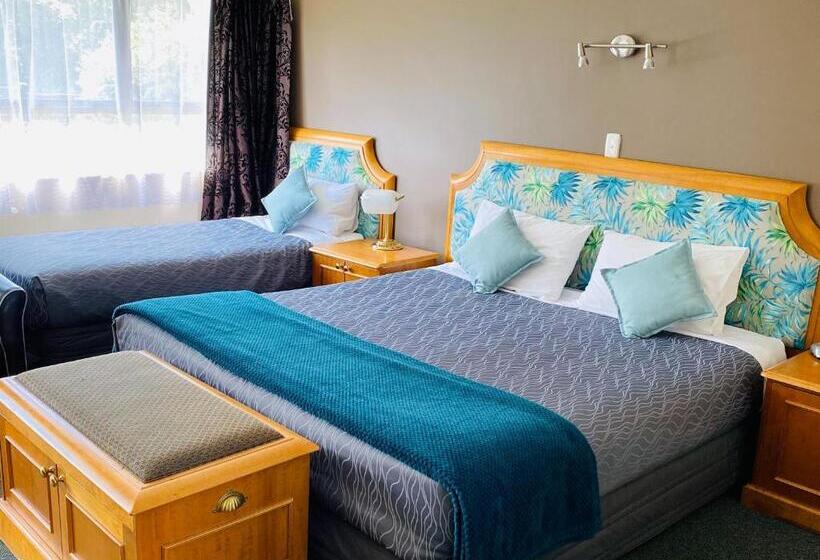 Студия Стандарт, Pembrooke Motor Lodge