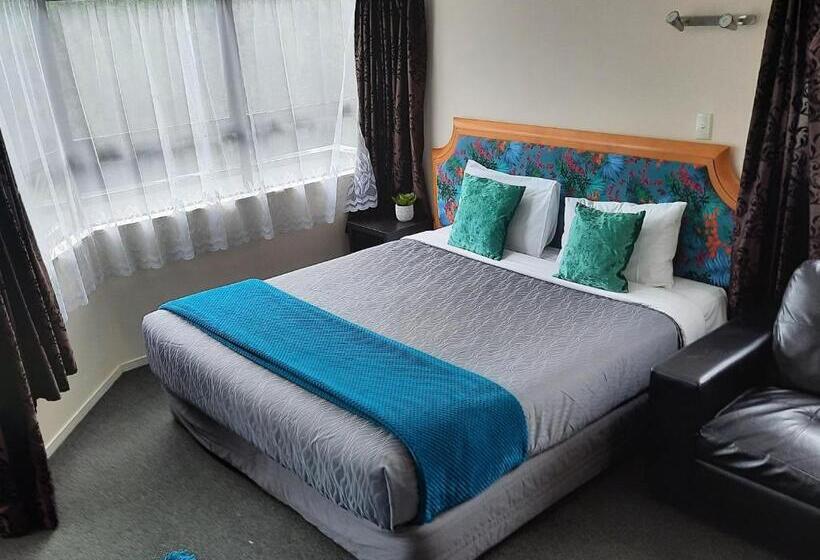 Семейные Апартаменты, Pembrooke Motor Lodge