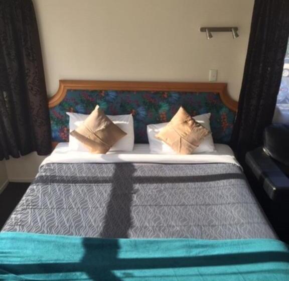 Семейные Апартаменты, Pembrooke Motor Lodge