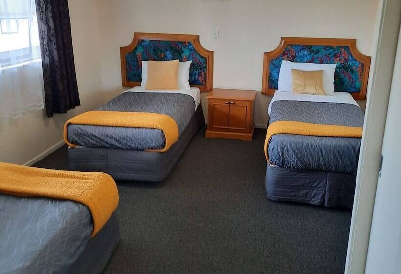Семейные Апартаменты, Pembrooke Motor Lodge