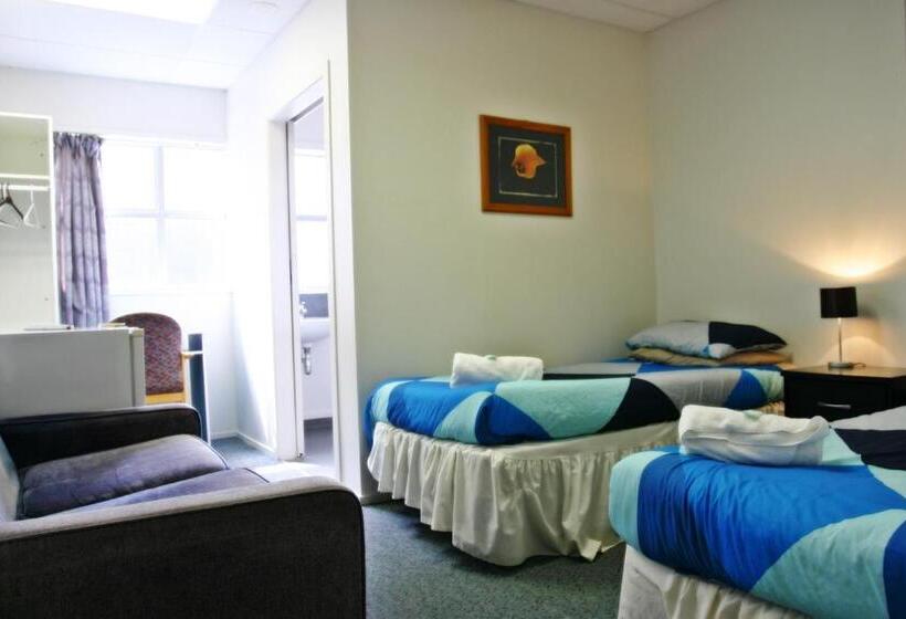 Номер Стандарт, Backpackers Central Hamilton