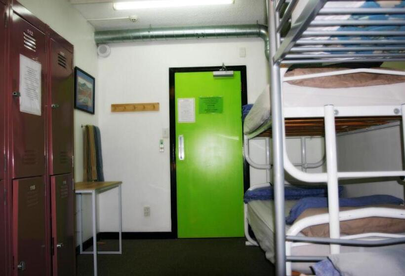 Кровать в Общей Комнате, Backpackers Central Hamilton
