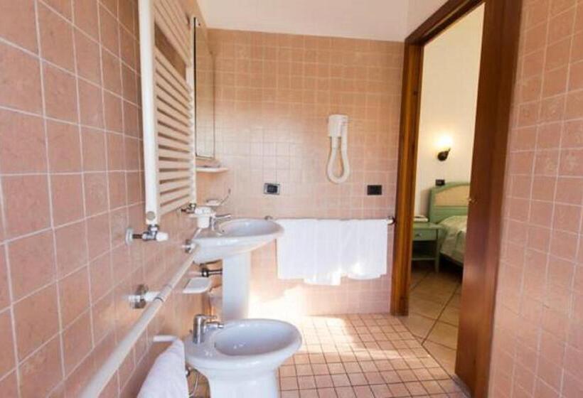 اتاق استاندارد سه نفره, Albergo Cenni