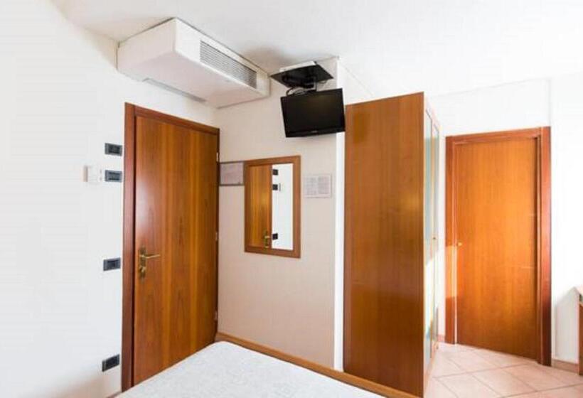 اتاق استاندارد سه نفره, Albergo Cenni