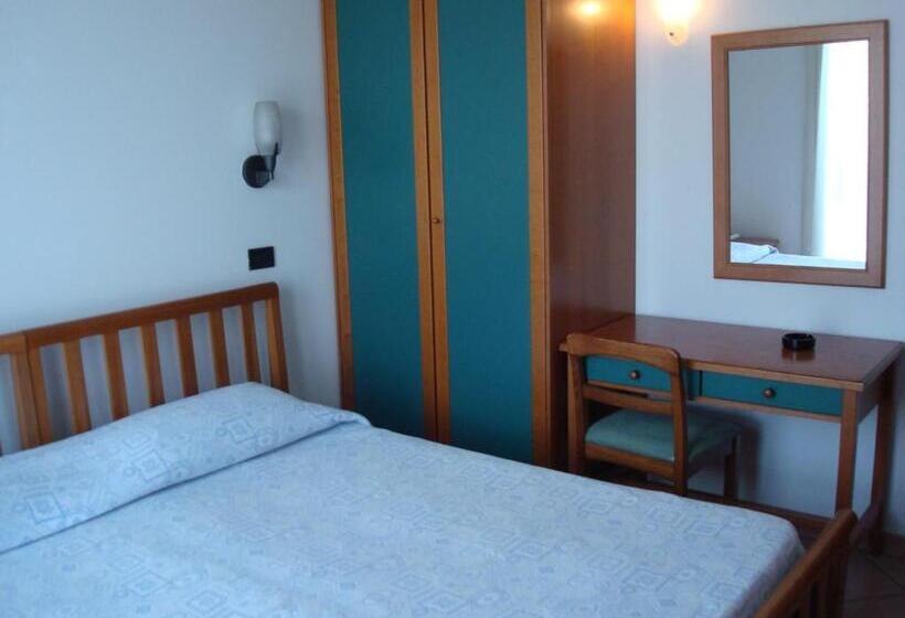 اتاق استاندارد سه نفره, Albergo Cenni