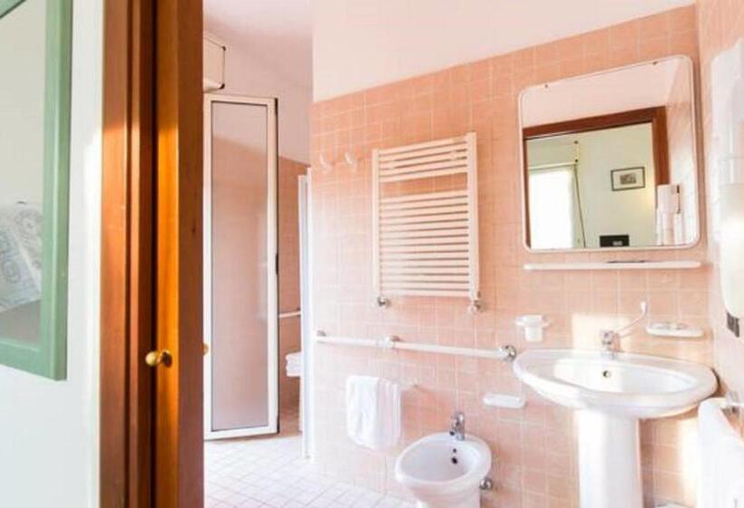 اتاق استاندارد چهار تخته, Albergo Cenni