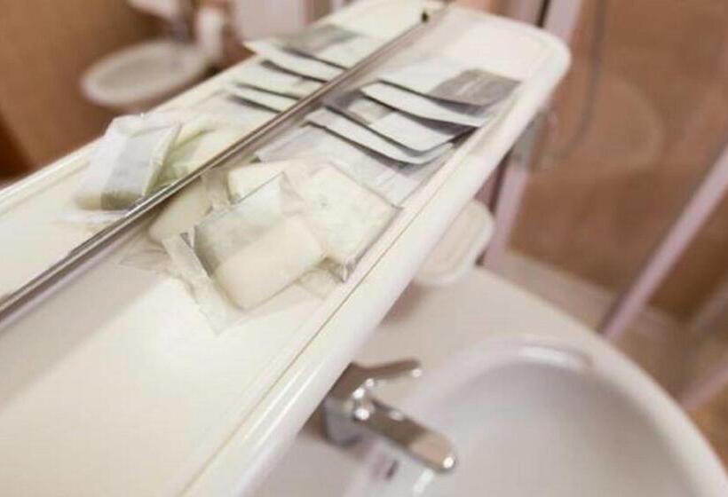 اتاق استاندارد چهار تخته, Albergo Cenni