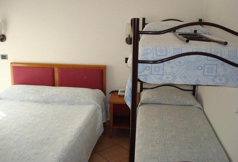 اتاق استاندارد چهار تخته, Albergo Cenni