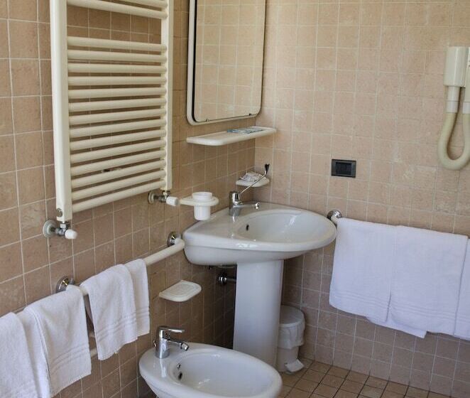 اتاق استاندارد سه نفره, Albergo Cenni
