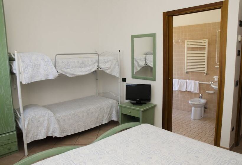 اتاق استاندارد چهار تخته, Albergo Cenni