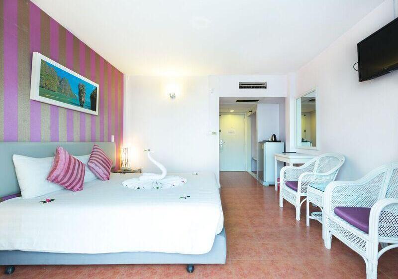 발코니 디럭스 룸, On Hotel Phuket   Sha