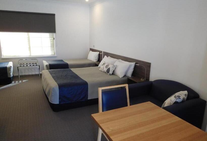 Quarto Familiar Deluxe, Commercial Golf Resort