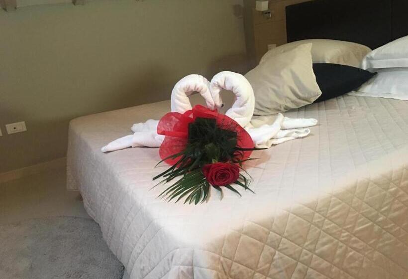 Пентхаус, Rouge Hotel International