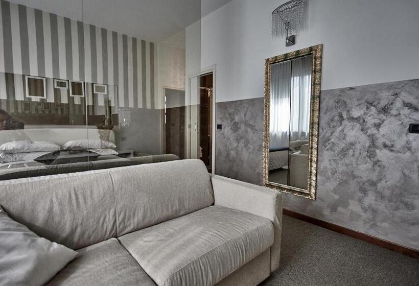 Полулюкс Повышенной Комфортности, Rouge Hotel International