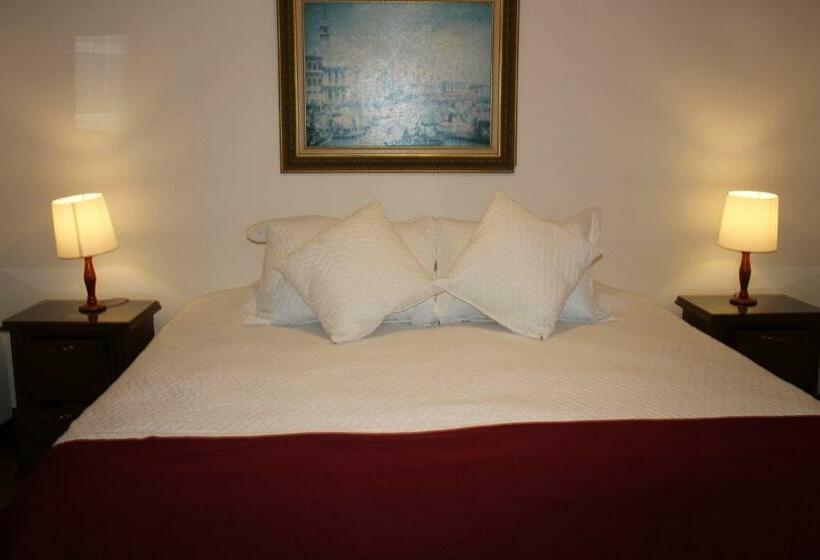 سوییت سوپریور, Casa Lola Hotel Boutique
