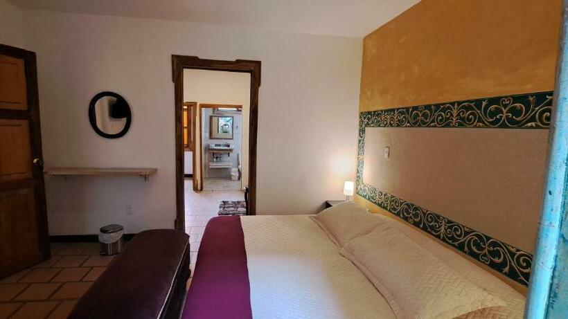 سوییت جونیور, Casa Lola Hotel Boutique