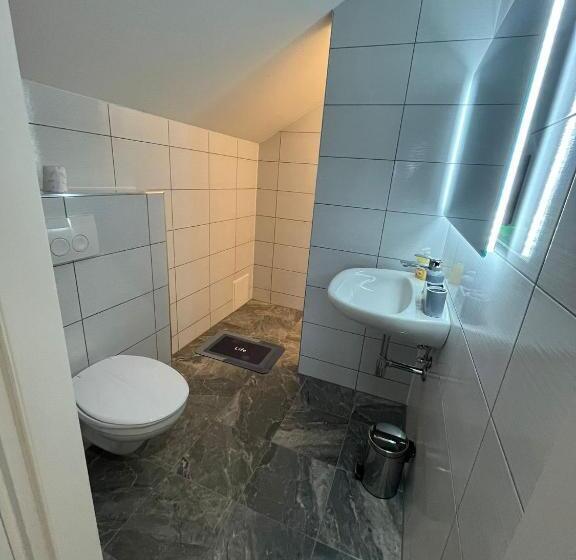 اتاق استاندارد, Rooms Jelak