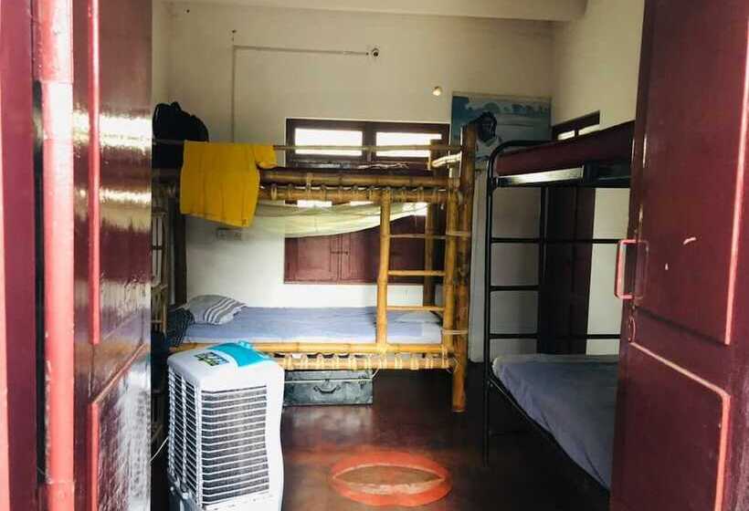 سرير فى غرفة مشتركه, Gurukulam Hostel