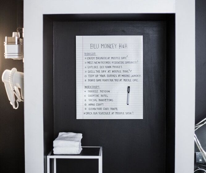 디럭스 트리플 룸, Blu Monkey Hub And Hotel Phuket Town  Free All Day Coworking Space