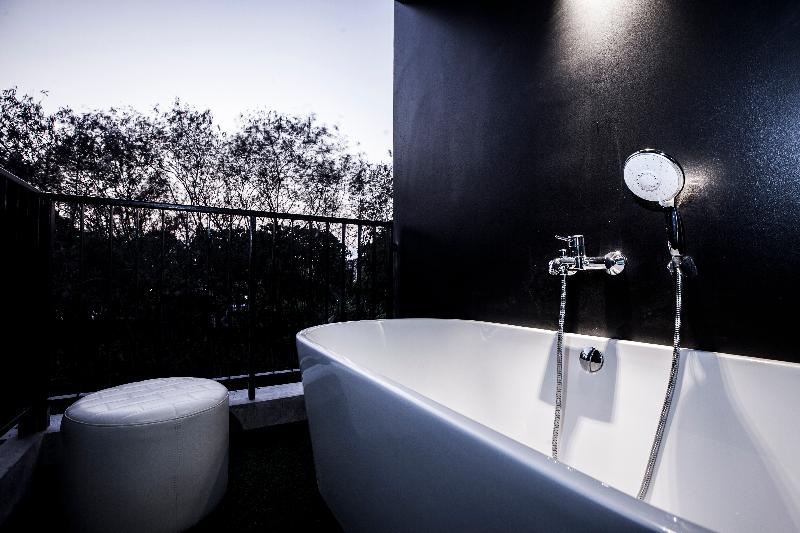 디럭스 룸, Blu Monkey Hub And Hotel Phuket Town  Free All Day Coworking Space