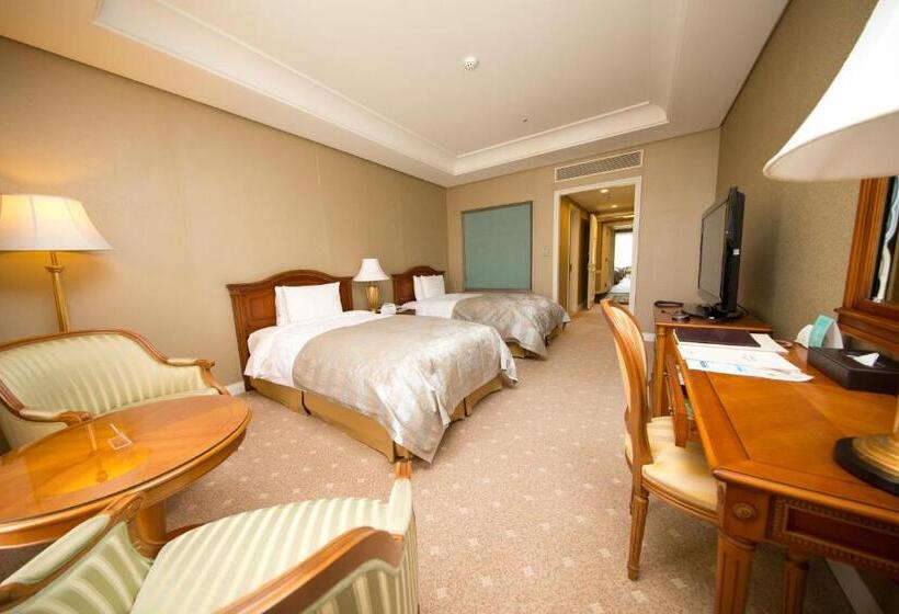 Номер Стандарт Трехместный, High1 Grand Hotel Main Tower