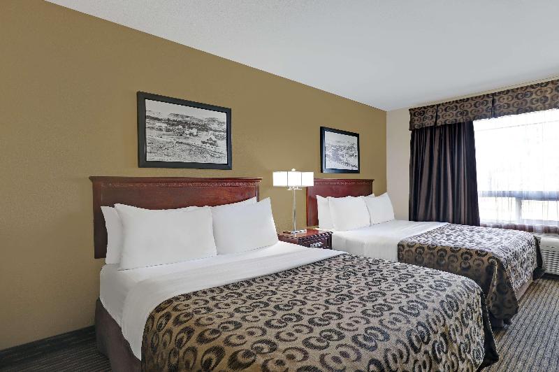 Четырехместный Номер Стандарт, Econo Lodge Inn & Suites