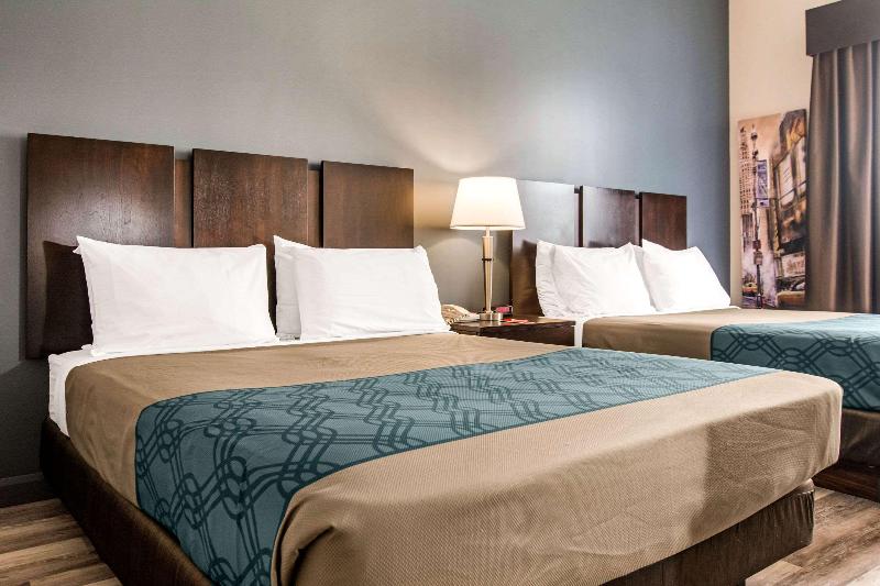Четырехместный Номер Стандарт, Econo Lodge Inn & Suites