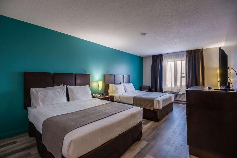 Четырехместный Номер Стандарт, Econo Lodge Inn & Suites