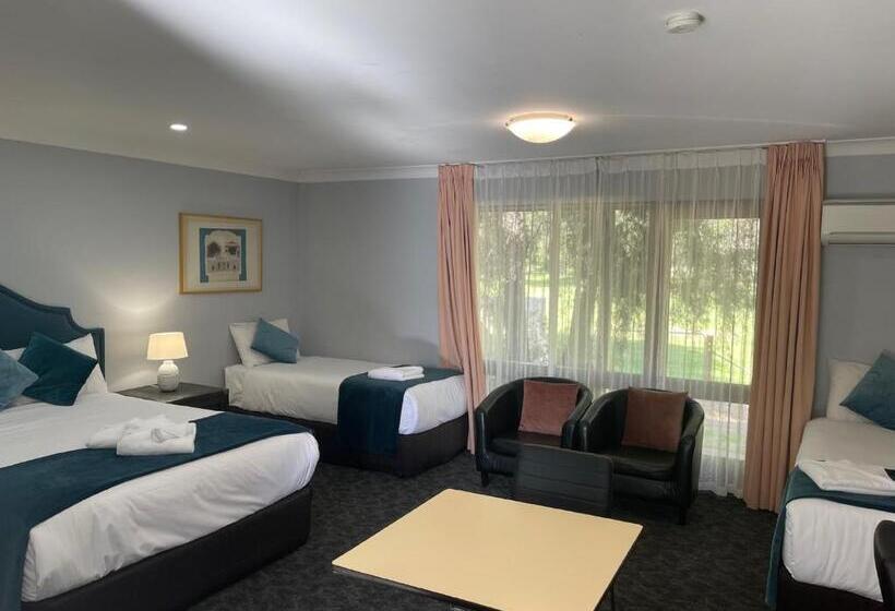 Семейный Номер, Town & Country Motor Inn