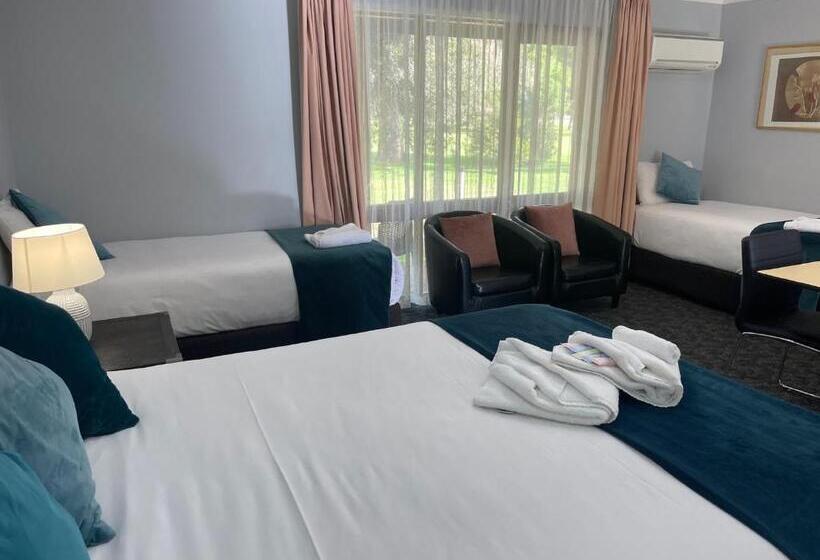 Family Suite, Town & Country Motor Inn