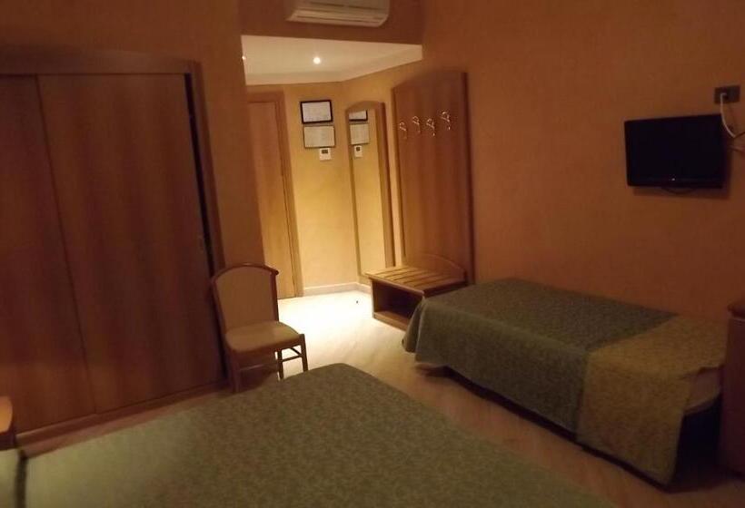 اتاق استاندارد با چشم‌انداز دریاچه, Park Hotel Zanzanù