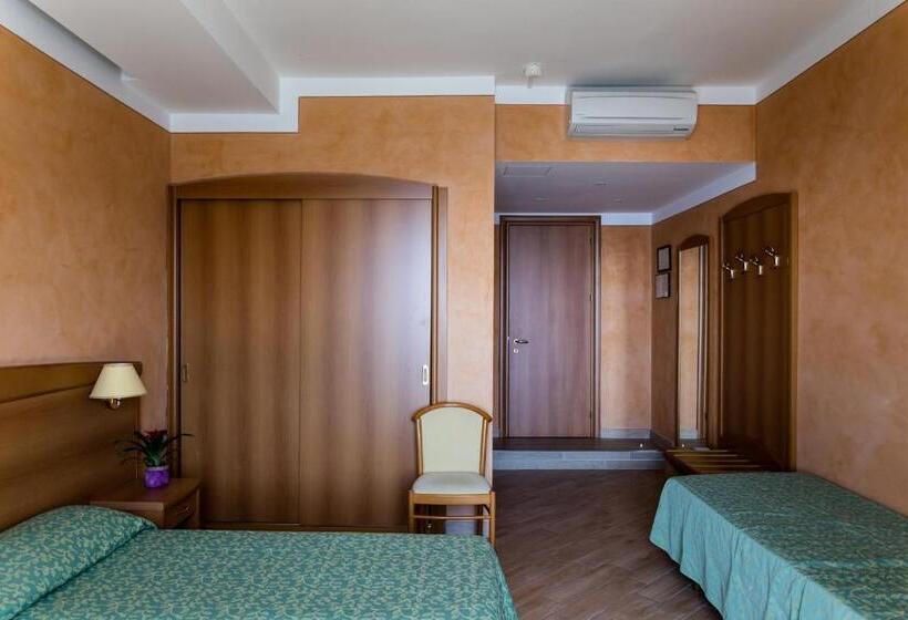 اتاق استاندارد با چشم‌انداز دریاچه, Park Hotel Zanzanù